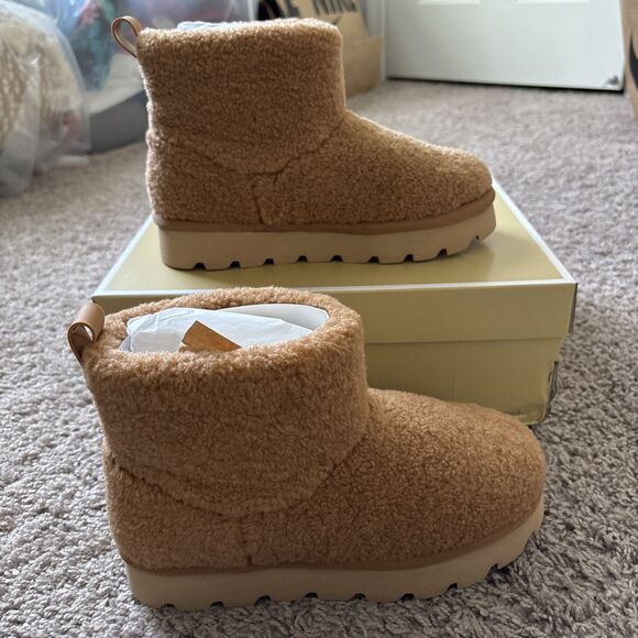 Michael Kors Winnie Bootie Tan Faux Curly Shearing Boot $175 New In Box Size 6 - Picture 3 of 6